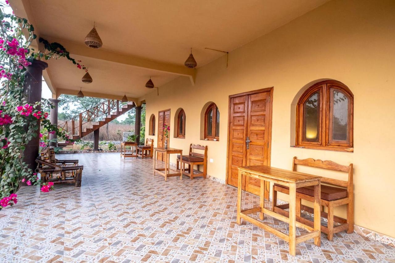 Mansa Musso Lodge Sanyang Exteriör bild